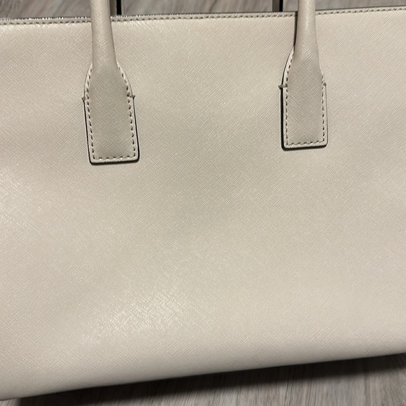 I am selling a Kate spade bag. Hasn’t been used that often. Fairly brand new. - Picture 4 of 4